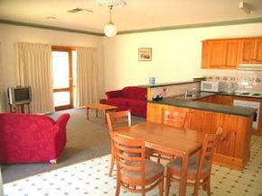 Campaspe Lodge - Kawana Tourism 1