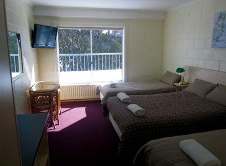Falls Creek Hotel - Kawana Tourism 0