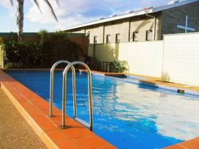 Pelican At Lakes Motel - Kawana Tourism 2