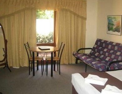 Parkway Motel - Kawana Tourism 2