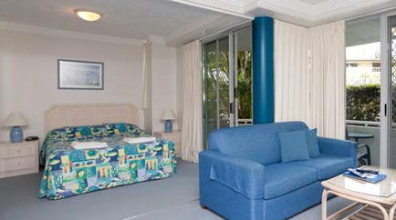 Santa Anne By The Sea - Kawana Tourism 3