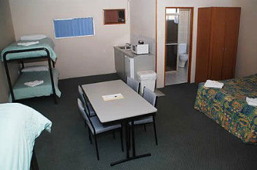 Oasis By The Lake - Kawana Tourism 3