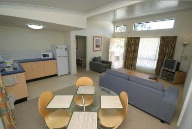 Kelanbri Holiday Apartments - Kawana Tourism 4