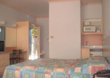 Golden Sands Motor Inn - Kawana Tourism 3