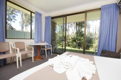 Island Palms Motor Inn - Kawana Tourism 1