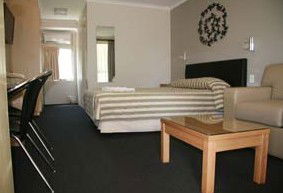 Queensgate Motel - Kawana Tourism 0