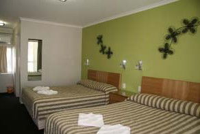 Queensgate Motel - Kawana Tourism 4