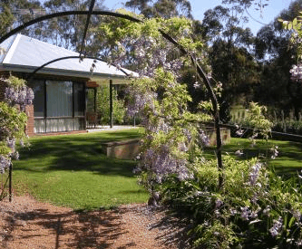Catton Hall Country Homestead - Kawana Tourism