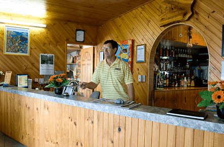 Barrier Reef Motel - Kawana Tourism 5