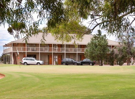 Standpipe Golf Motor Inn - Kawana Tourism 2