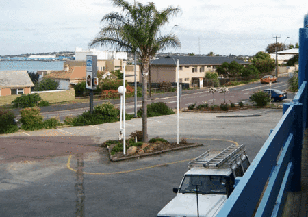 Lincoln Navigators Inn - Kawana Tourism 1