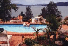 Galway Downs Lakeside Country House - Kawana Tourism