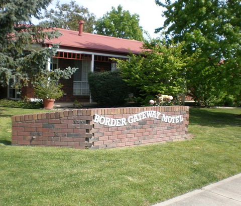 Golden Chain Border Gateway Motel - Kawana Tourism 1