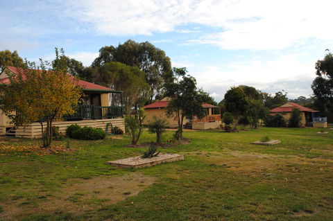 Lakes Entrance Country Cottages - Kawana Tourism 0
