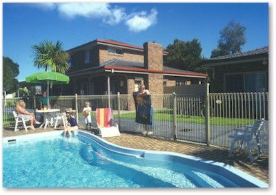 Southern Cross Holiday Apartments - Kawana Tourism 3