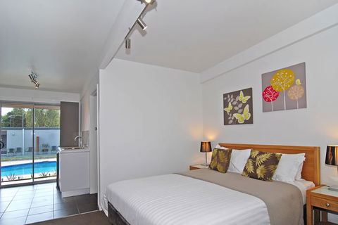 Ocean Grove Motor Inn - Kawana Tourism 2