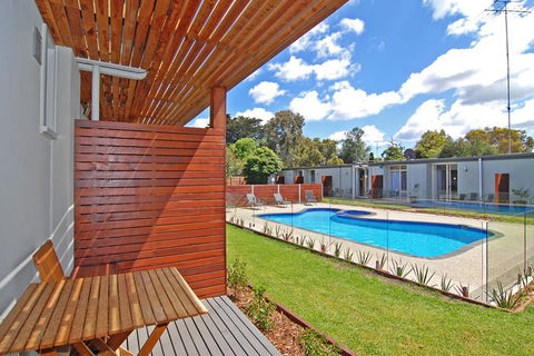 Ocean Grove Motor Inn - Kawana Tourism 5