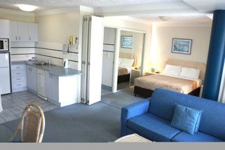 Santa Anne By The Sea - Kawana Tourism 7