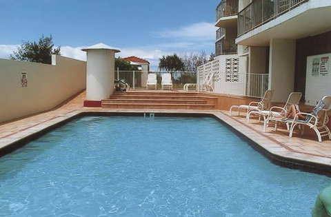 Golden Sands Holiday Apartments - Kawana Tourism 4