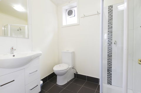 Graham Court Apartments - Kawana Tourism 4