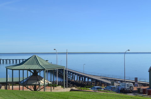 Port Victoria Hotel Motel - Kawana Tourism 1