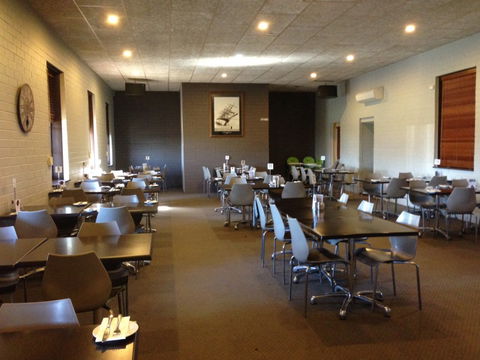 Port Victoria Hotel Motel - Kawana Tourism 2