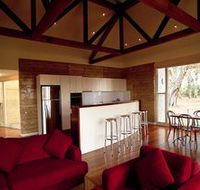 The Menzies Retreat - Kawana Tourism
