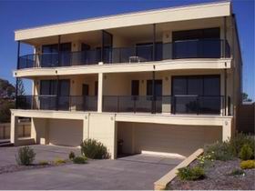 The Lighthouse Accommodation - Kawana Tourism 0