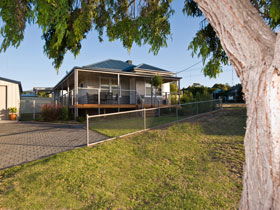 Serenity Holiday House - Kawana Tourism 0