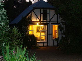 Riddlesdown Cottage - Kawana Tourism 0