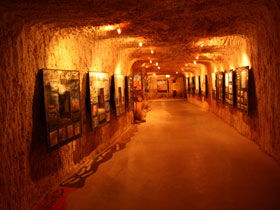 Umoona Opal Mine - Kawana Tourism 0
