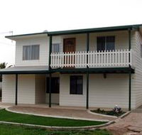 Louth Bay Holiday Apartment - Kawana Tourism