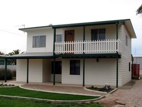 Louth Bay Holiday Apartment - Kawana Tourism 0