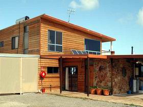 Shboo Shelly Beach Lodge - Kawana Tourism 0