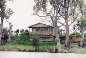 Mundic Grove Cottage - Kawana Tourism 0