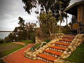 Ulonga Lodge - Kawana Tourism 0