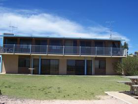 Moonta Bay Beach Villas - Kawana Tourism 0