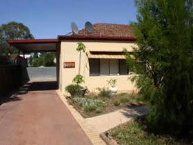 Loxton Smiffy's Bed And Breakfast (Sadlier Street) - Kawana Tourism 0