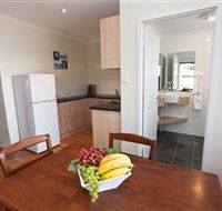 Bay 10 Accommodation - Kawana Tourism