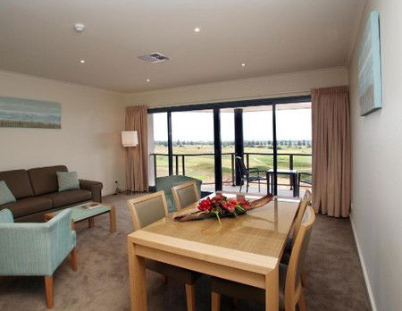 Links Lady Bay Golf Resort - Kawana Tourism 3