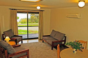 Ulonga Lodge - Kawana Tourism 3