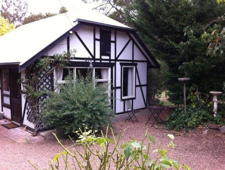 Riddlesdown Cottage - Kawana Tourism 1