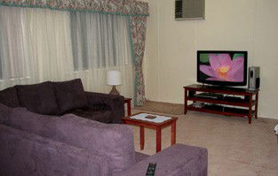 Louth Bay Holiday Apartment - Kawana Tourism 1