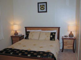 Louth Bay Holiday Apartment - Kawana Tourism 2