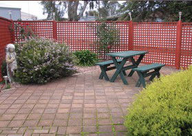 Louth Bay Holiday Apartment - Kawana Tourism 3