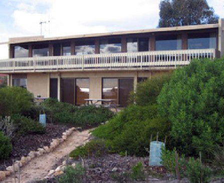 Moonta Bay Beach Villas - Kawana Tourism 1