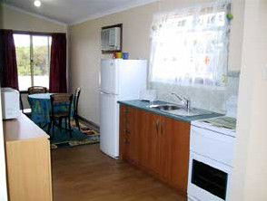 Seabreeze Accommodation - Kawana Tourism 3
