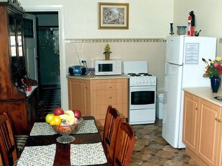 Clara's Cottage - Kawana Tourism 3