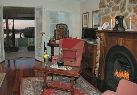 Paringa House B&B Stone Cottages - Kawana Tourism 6