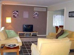 Summerhouse BnB - Kawana Tourism 4